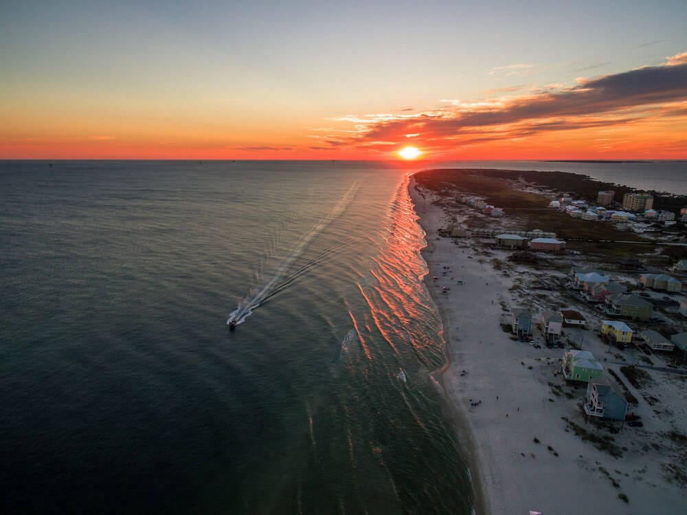 END YOUR DAYS WITH A PICTURESQUE ALABAMA SUNSET